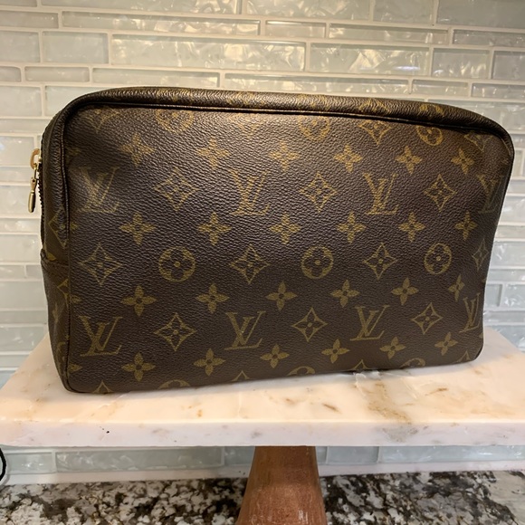 Louis Vuitton Handbags - 💥GORGEOUS Louis Vuitton Trousse 28